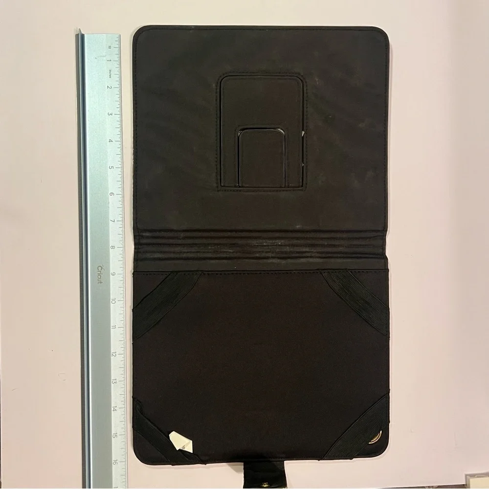 Gold Folio iPad Case – Fits iPad 2 / iPad 3 – Good Condition